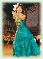 ワイアーヌエヌエフラスタジオ主宰 鈴木 淳子(すずき あつこ)